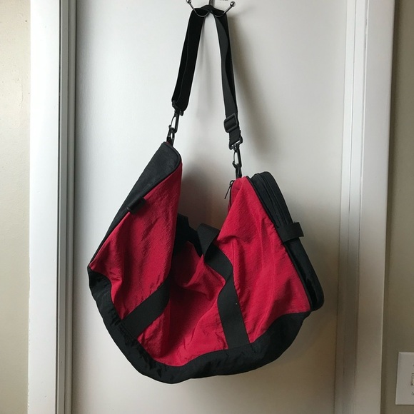 American Girl Place Chicago Duffle Bag Sports Duffel Bag in Red / Black Gym Bag - Picture 9 of 13